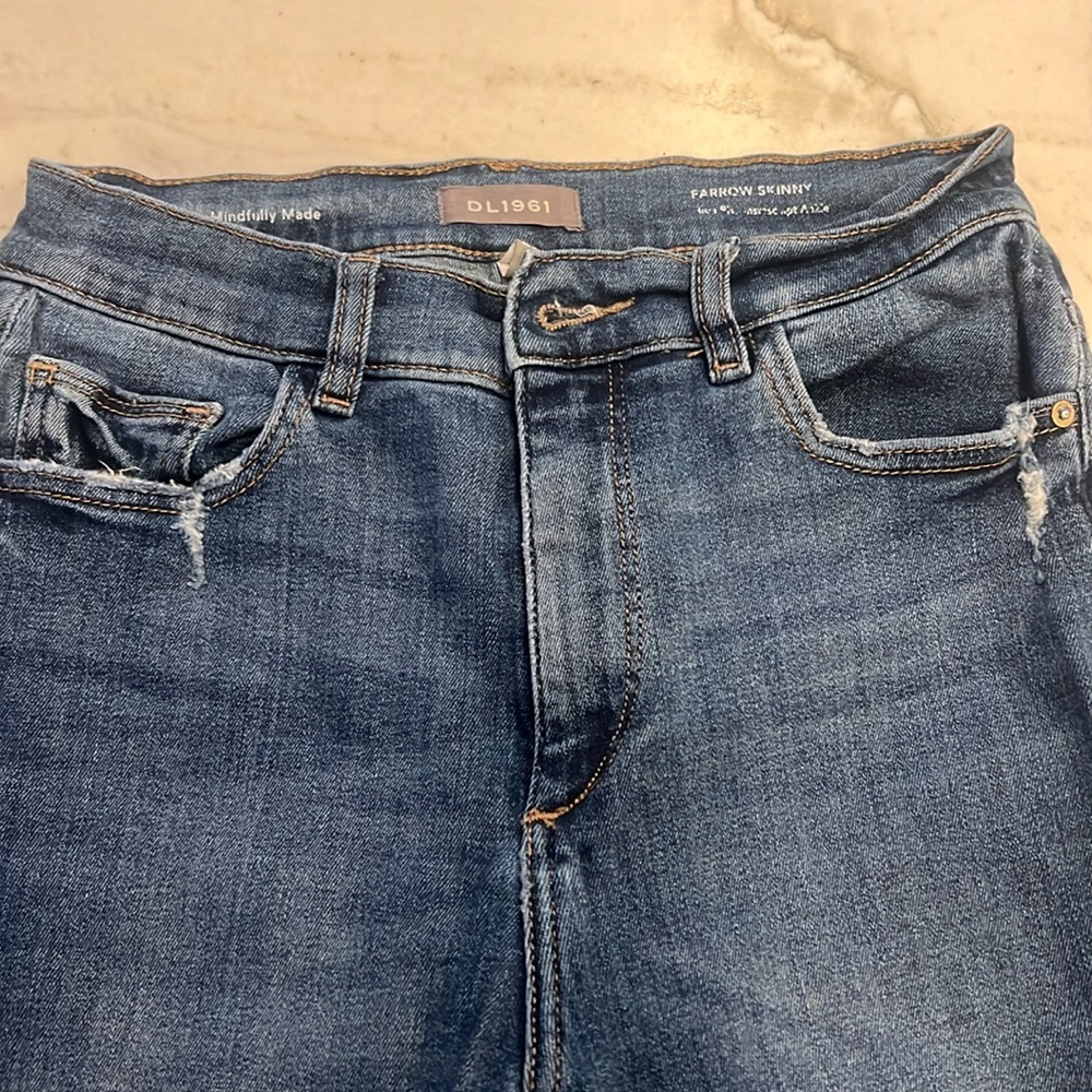 DL1961 Farrow Skinny Ankle jeans. 27